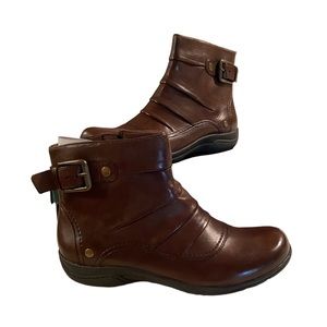 “Clarks” Women’s Christine Club Brown Boots